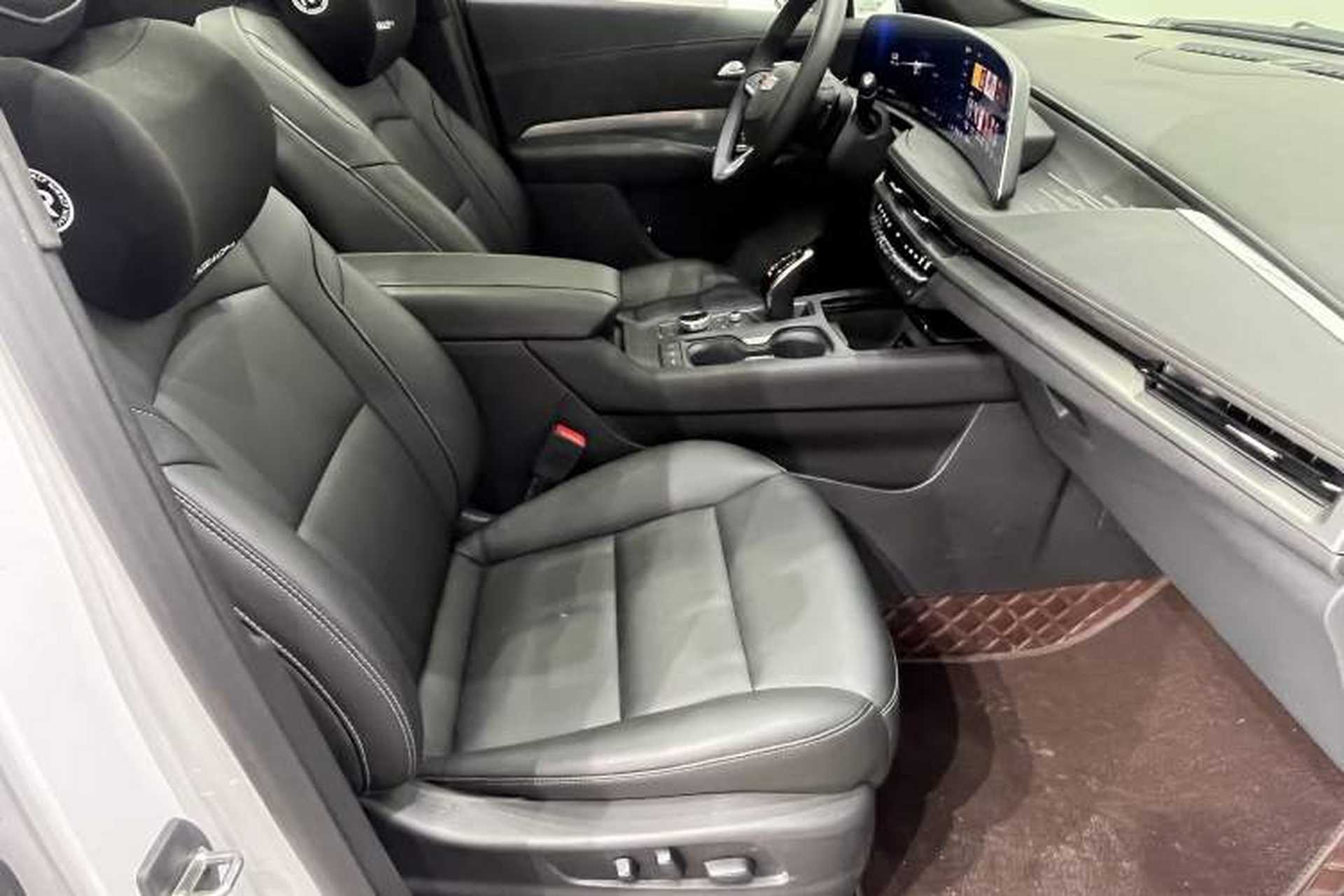 Used Cadillac XT4 2024 28T Two-Wheel-Drive Luxury Version Interior 2