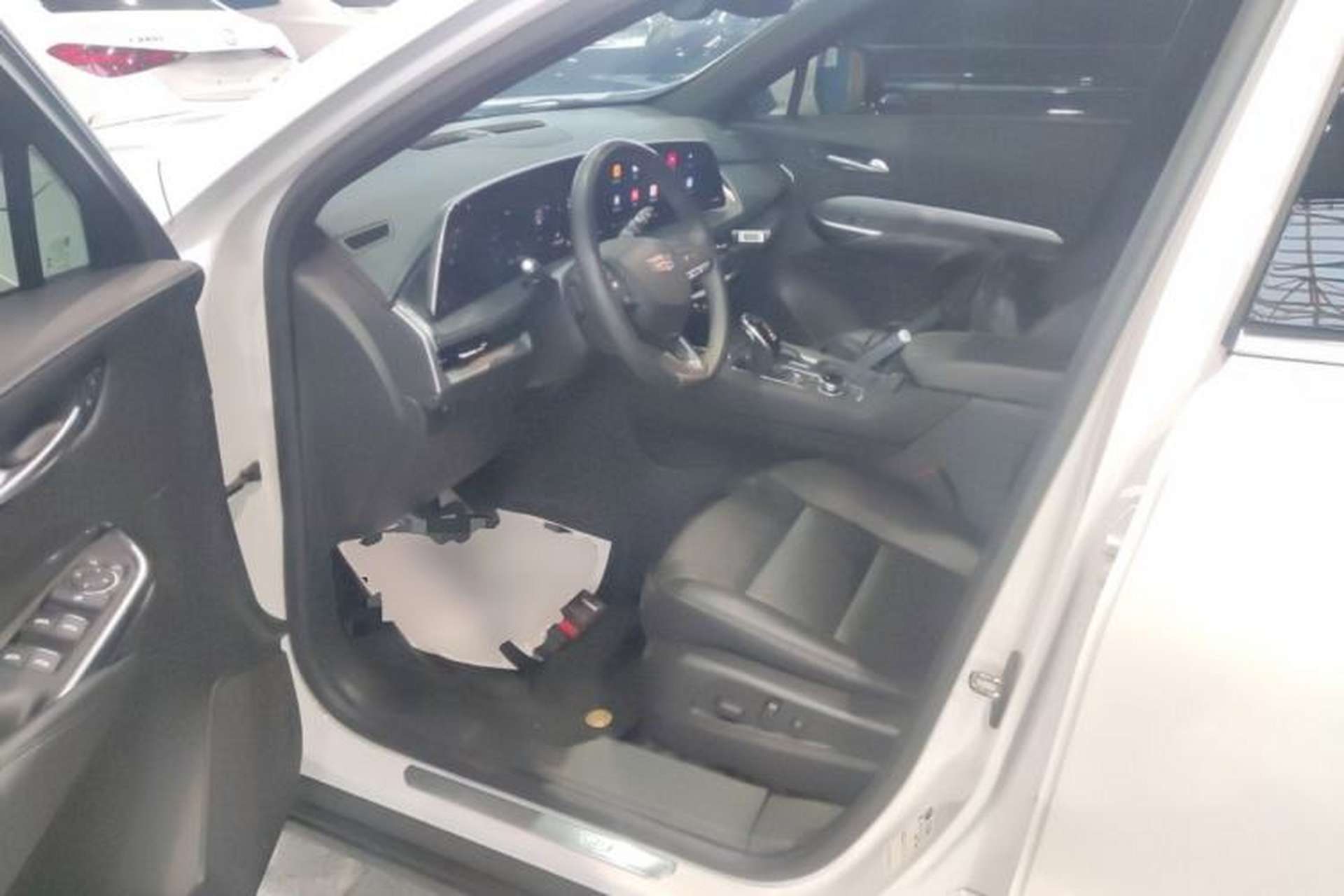 Used Cadillac XT4 2024 28T Two-Wheel-Drive Luxury Version Interior 3