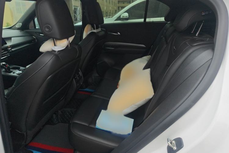 Used Cadillac XT4 2024 28T Two-Wheel-Drive Luxury Version Interior 4