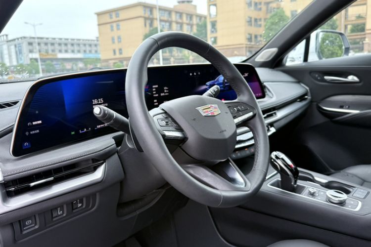 Used Cadillac XT4 2024 Facelift 28T Two-Wheel-Drive Prestige Version Interior 9