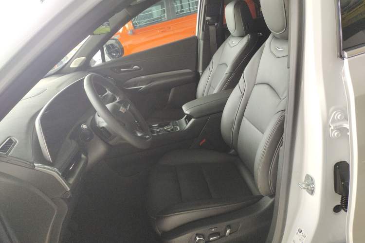 Used Cadillac XT4 2024 Facelift 28T Two-Wheel-Drive Prestige Version Left Front Seat