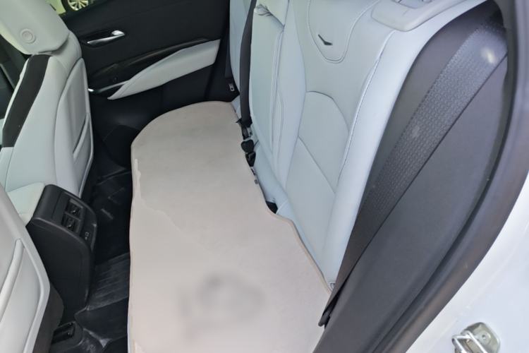 Used Cadillac XT4 2024 28T Two-Wheel-Drive Prestige Version Left Rear Seat