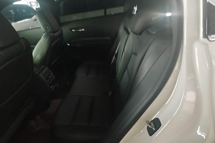 Used Cadillac XT4 2024 28T Two-Wheel-Drive Luxury Version Left Rear Seat