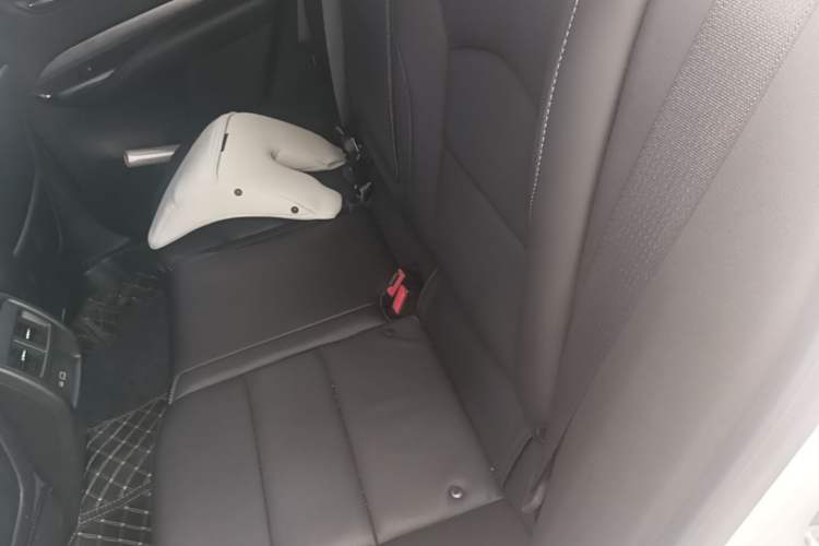 Used Cadillac XT4 2024 28T Two-Wheel-Drive Prestige Version Left Rear Seat