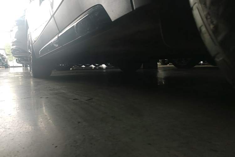 Used Cadillac XT4 2024 28T Two-Wheel-Drive Luxury Version Left Side Sill