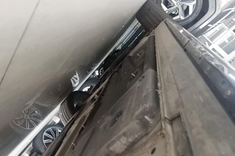 Used Cadillac XT4 2024 28T Two-Wheel-Drive Prestige Version Left Side Sill