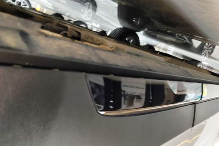 Used Cadillac XT4 2024 28T Two-Wheel-Drive Luxury Version Left Side Sill