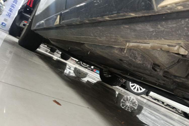 Used Cadillac XT4 2024 28T Two-Wheel-Drive Luxury Version Left Side Sill