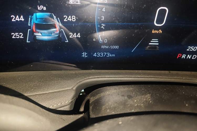 Used Cadillac XT4 2024 28T Two-Wheel-Drive Luxury Version Odometer Close Up