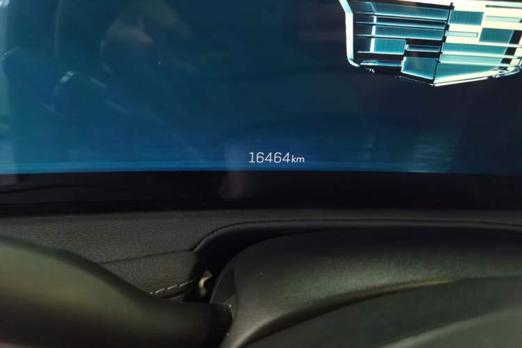 Used Cadillac XT4 2024 28T Two-Wheel-Drive Prestige Version Odometer Close Up