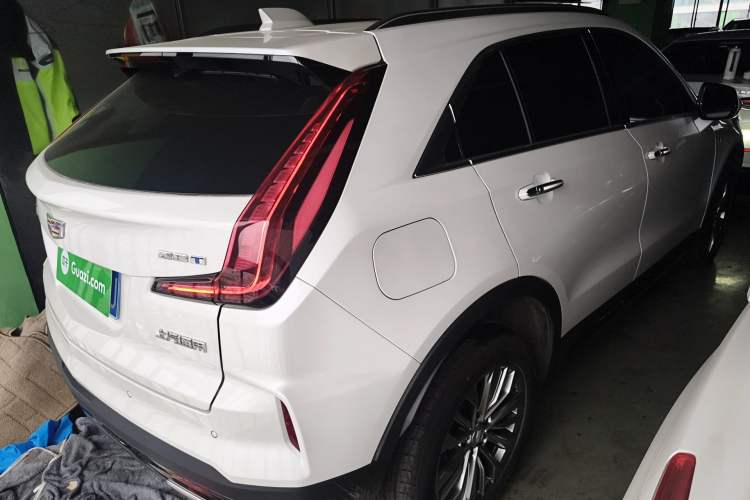 Used Cadillac XT4 2024 28T Two-Wheel-Drive Luxury Version Rear Right 45 Deg