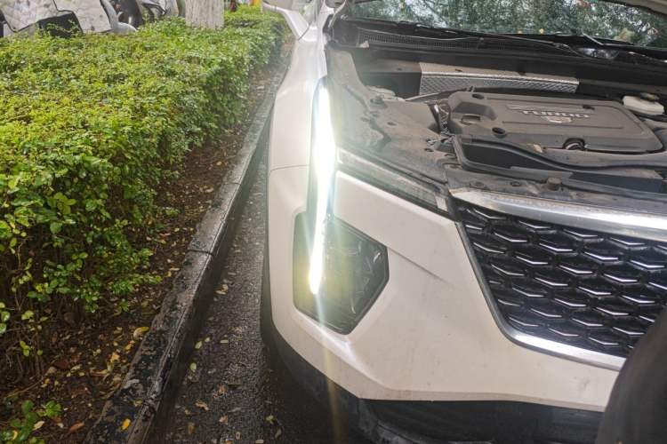 Used Cadillac XT4 2024 28T Two-Wheel-Drive Luxury Version Right Front Headlight