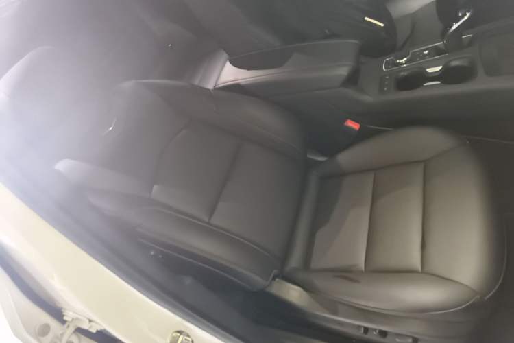 Used Cadillac XT4 2024 28T Two-Wheel-Drive Luxury Version Right Front Seat