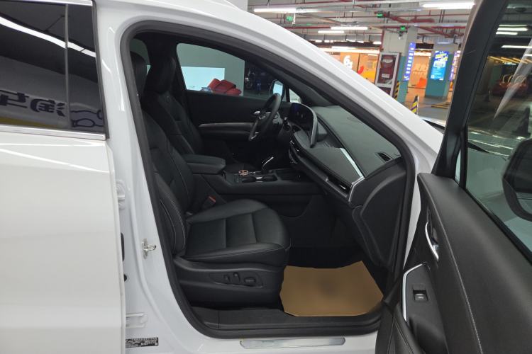 Used Cadillac XT4 2024 28T Two-Wheel-Drive Luxury Version Right Front Seat