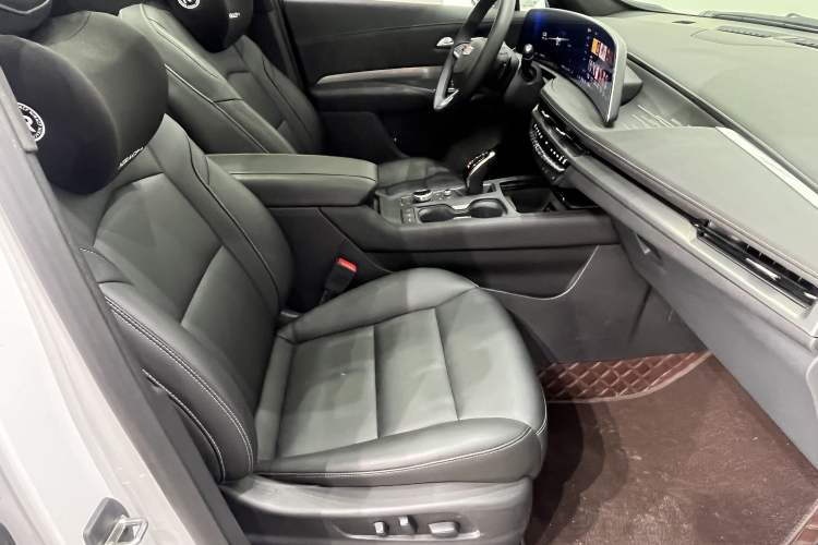 Used Cadillac XT4 2024 28T Two-Wheel-Drive Luxury Version Right Front Seat
