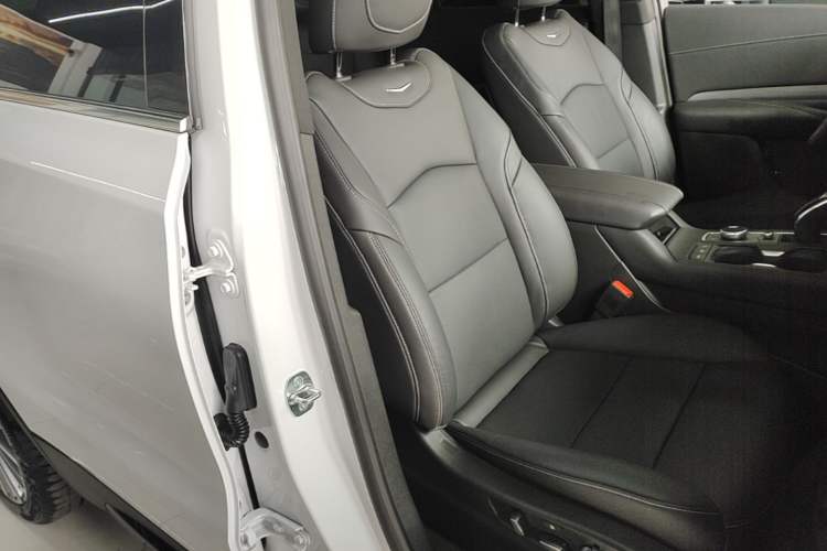 Used Cadillac XT4 2024 Facelift 28T Two-Wheel-Drive Prestige Version Right Front Seat