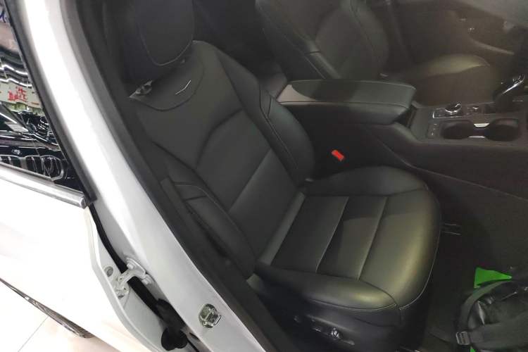 Used Cadillac XT4 2024 28T Two-Wheel-Drive Prestige Version Right Front Seat