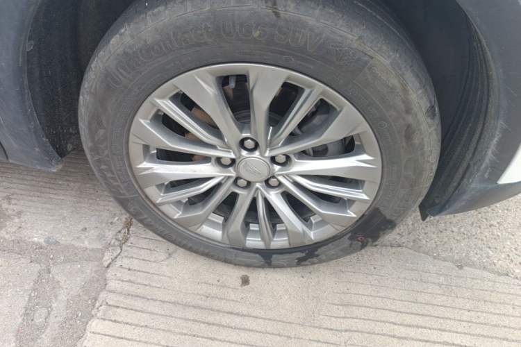 Used Cadillac XT4 2024 28T Two-Wheel-Drive Luxury Version Right Front Wheel Hub