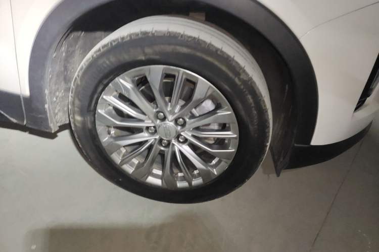 Used Cadillac XT4 2024 28T Two-Wheel-Drive Luxury Version Right Front Wheel Hub