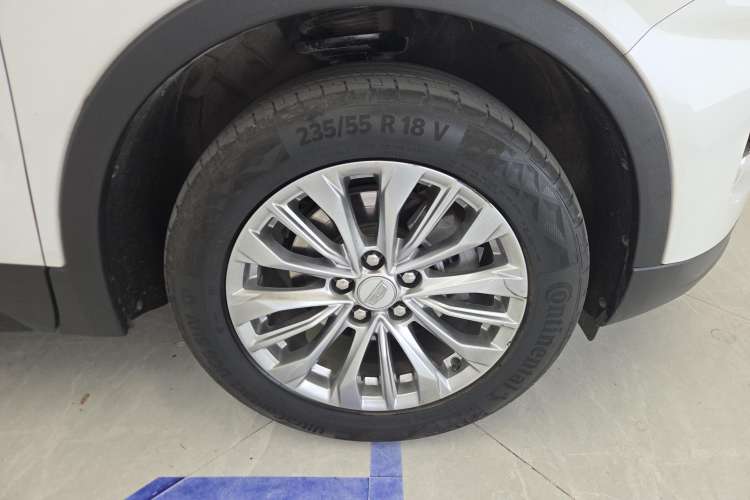 Used Cadillac XT4 2024 28T Two-Wheel-Drive Luxury Version Right Front Wheel Hub