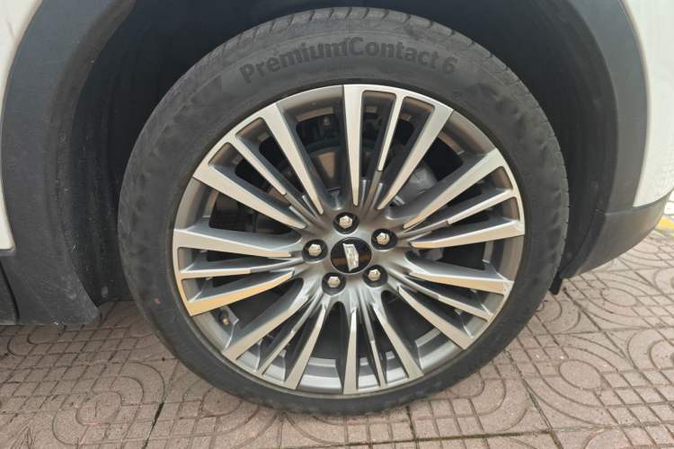 Used Cadillac XT4 2024 28T Two-Wheel-Drive Prestige Version Right Front Wheel Hub