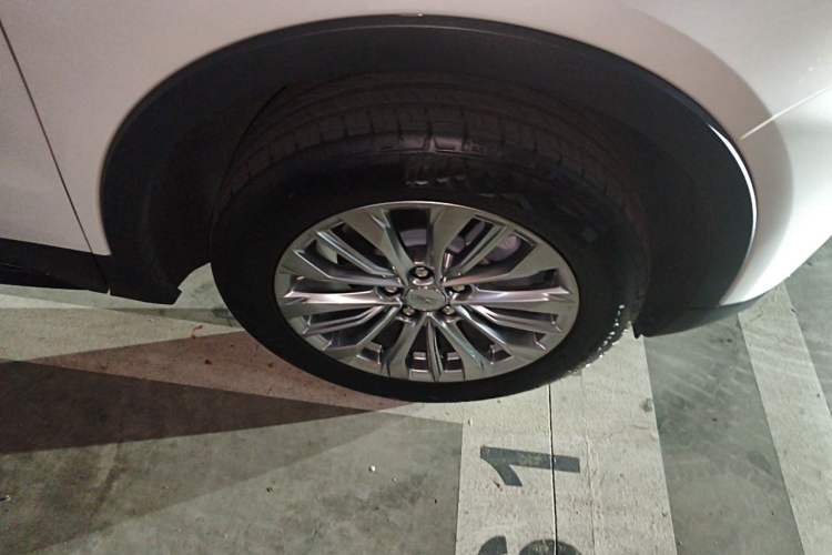 Used Cadillac XT4 2024 28T Two-Wheel-Drive Luxury Version Right Front Wheel Hub