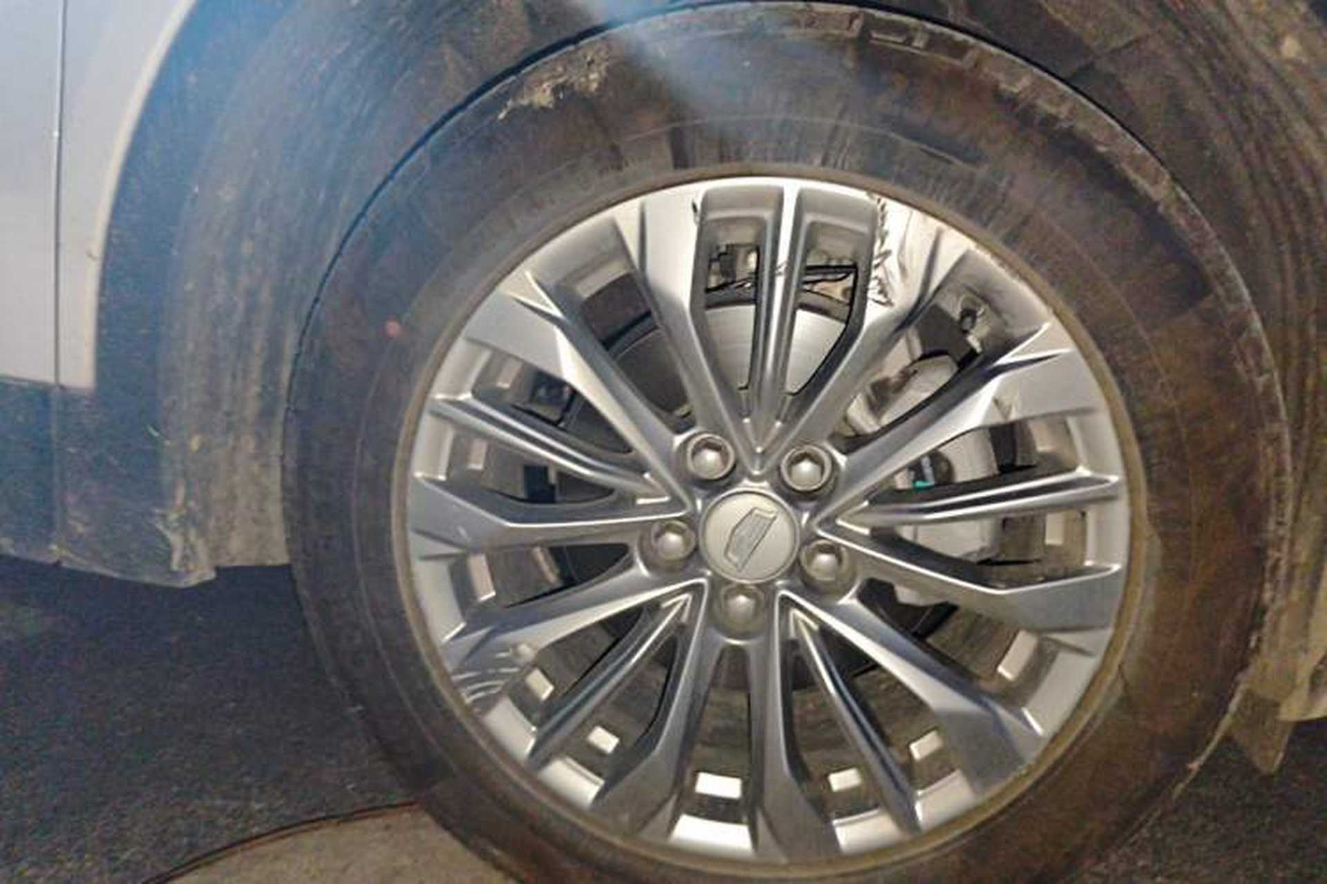 Used Cadillac XT4 2024 28T Two-Wheel-Drive Luxury Version Right Front Wheel Hub