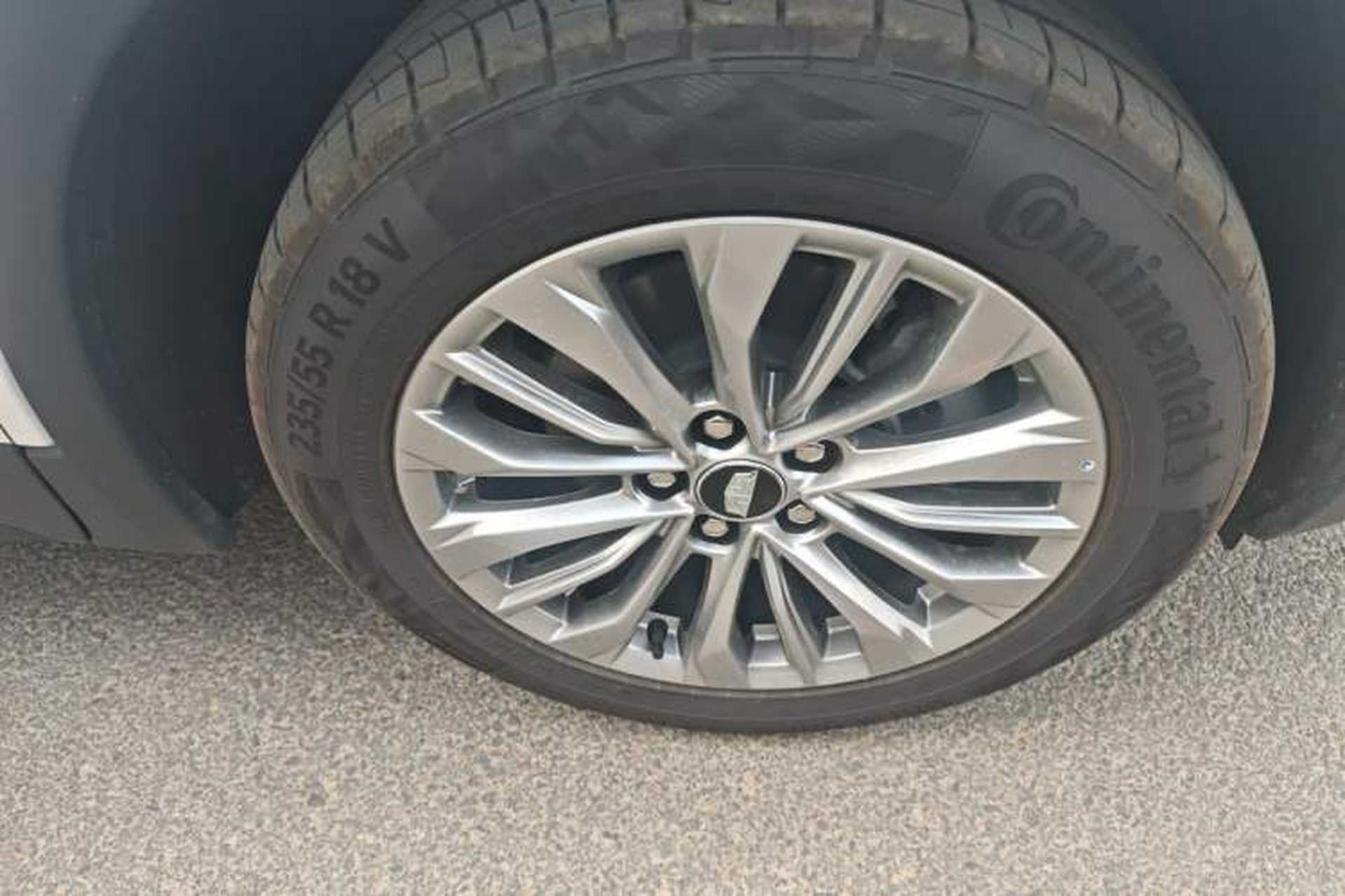 Used Cadillac XT4 2024 Facelift 28T Two-Wheel-Drive Luxury Version Right Front Wheel Hub