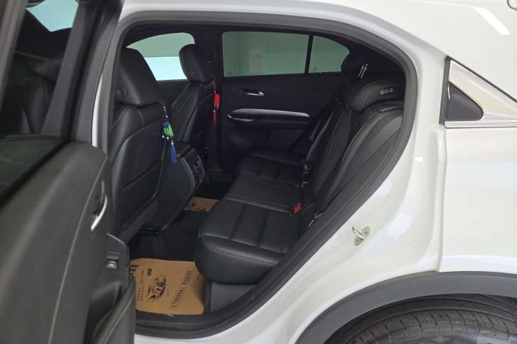 Used Cadillac XT4 2024 28T Two-Wheel-Drive Luxury Version Right Rear Seat