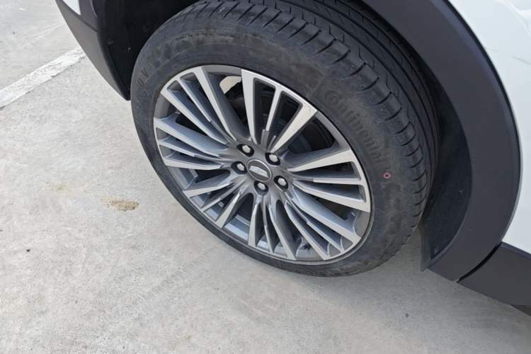 Used Cadillac XT4 2024 28T Two-Wheel-Drive Prestige Version Right Rear Wheel Hub