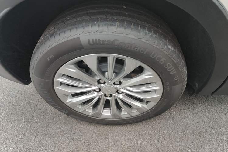 Used Cadillac XT4 2024 28T Two-Wheel-Drive Luxury Version Right Rear Wheel Hub