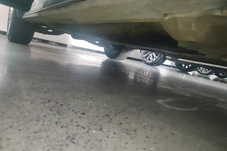Used Cadillac XT4 2024 28T Two-Wheel-Drive Luxury Version Right Side Sill