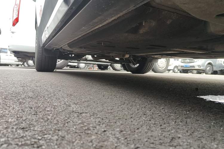 Used Cadillac XT4 2024 28T Two-Wheel-Drive Luxury Version Right Side Sill
