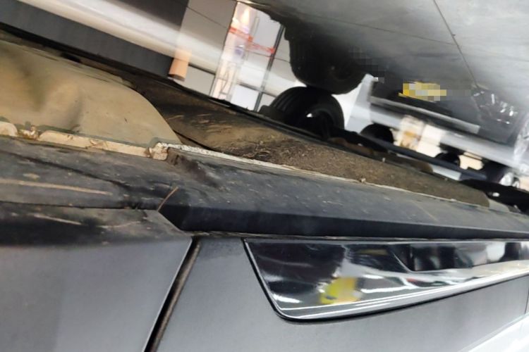 Used Cadillac XT4 2024 28T Two-Wheel-Drive Luxury Version Right Side Sill