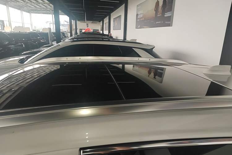 Used Cadillac XT4 2024 28T Two-Wheel-Drive Luxury Version Roof