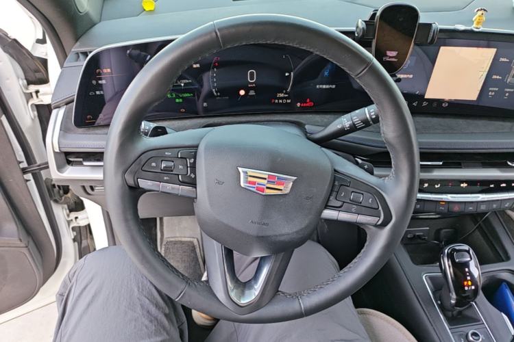 Used Cadillac XT4 2024 28T Two-Wheel-Drive Prestige Version Steering Wheel