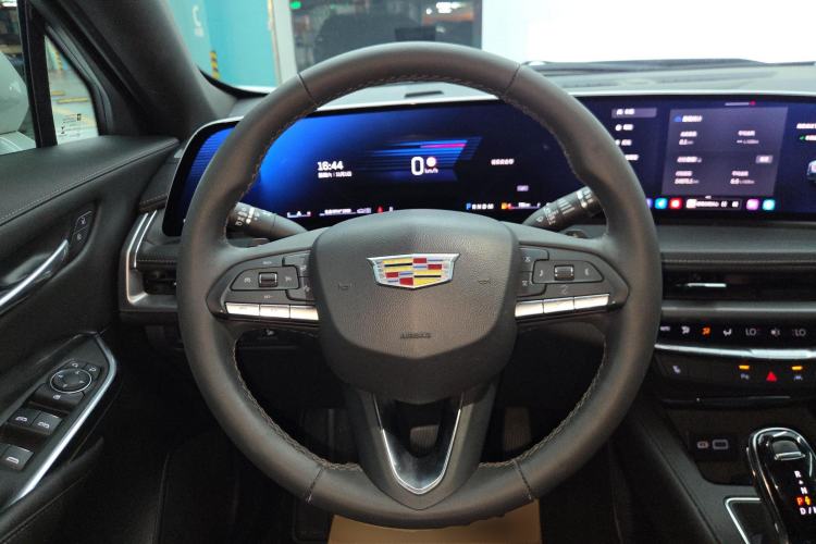 Used Cadillac XT4 2024 28T Two-Wheel-Drive Luxury Version Steering Wheel