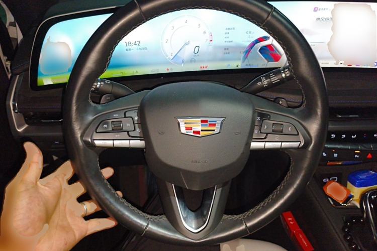 Used Cadillac XT4 2024 28T Two-Wheel-Drive Prestige Version Steering Wheel