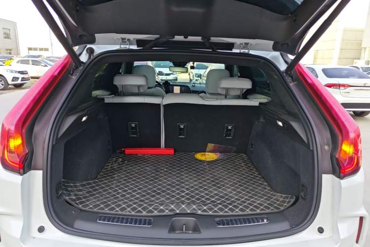 Used Cadillac XT4 2024 28T Two-Wheel-Drive Prestige Version Trunk