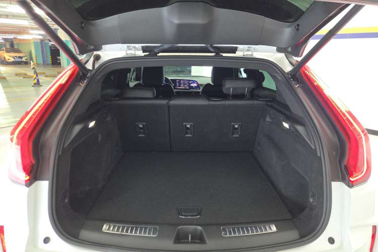 Used Cadillac XT4 2024 28T Two-Wheel-Drive Luxury Version Trunk