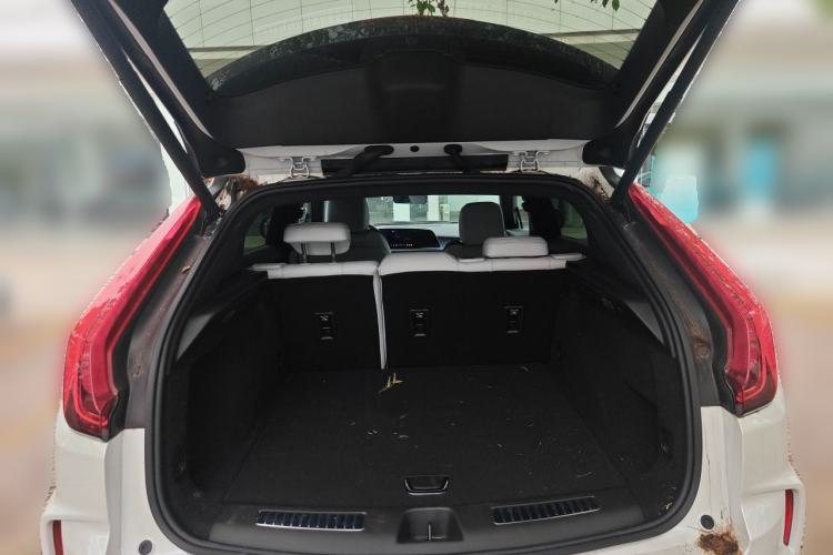 Used Cadillac XT4 2024 28T Two-Wheel-Drive Prestige Version Trunk