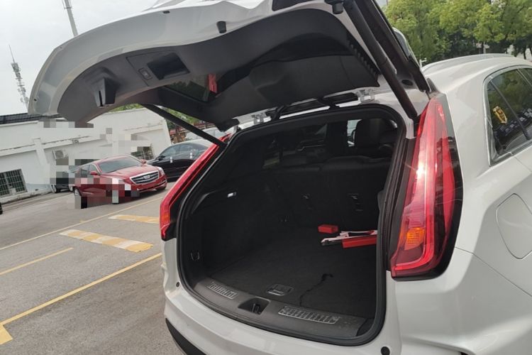 Used Cadillac XT4 2024 28T Two-Wheel-Drive Luxury Version Trunk