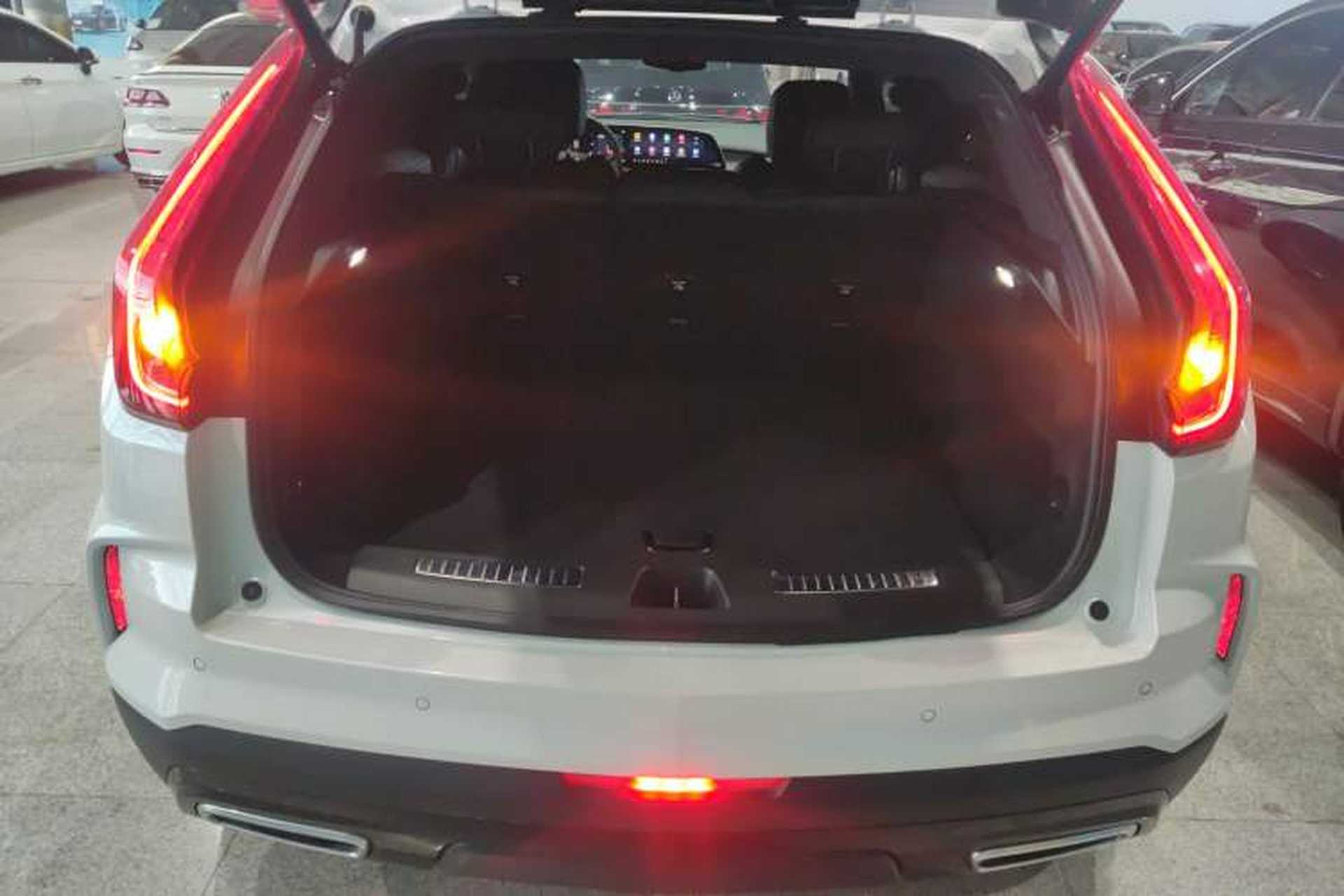 Used Cadillac XT4 2024 28T Two-Wheel-Drive Luxury Version Trunk