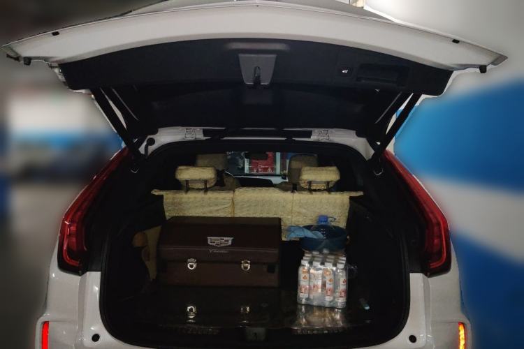 Used Cadillac XT4 2024 28T Two-Wheel-Drive Prestige Version Trunk