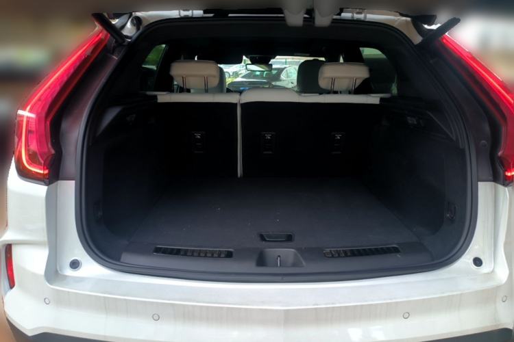 Used Cadillac XT4 2024 28T Two-Wheel-Drive Prestige Version Trunk
