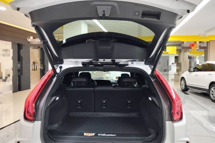 Used Cadillac XT4 2024 28T Two-Wheel-Drive Luxury Version Trunk