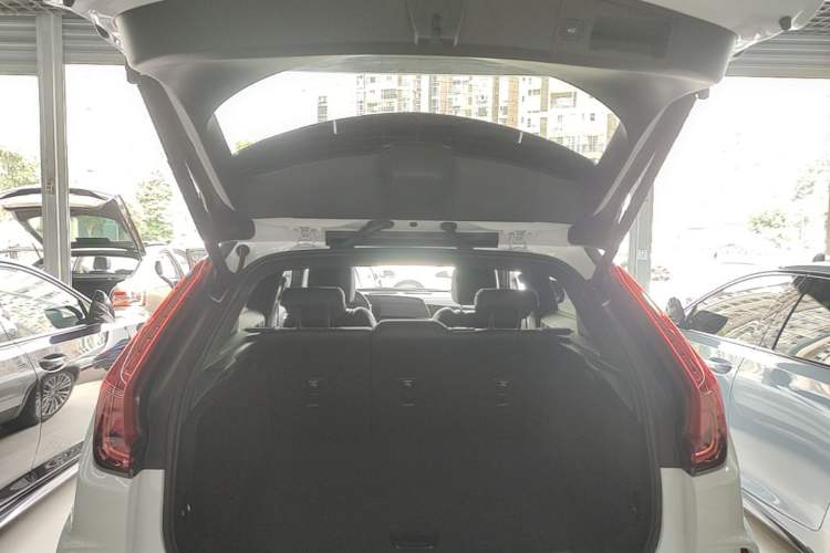 Used Cadillac XT4 2024 Facelift 28T Two-Wheel-Drive Prestige Version Trunk