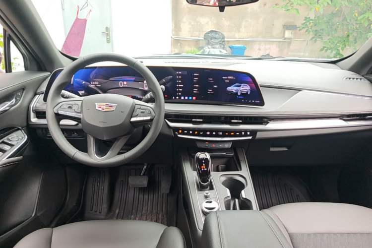 Used Cadillac XT4 2026 Model 25T Urban Version Center Console