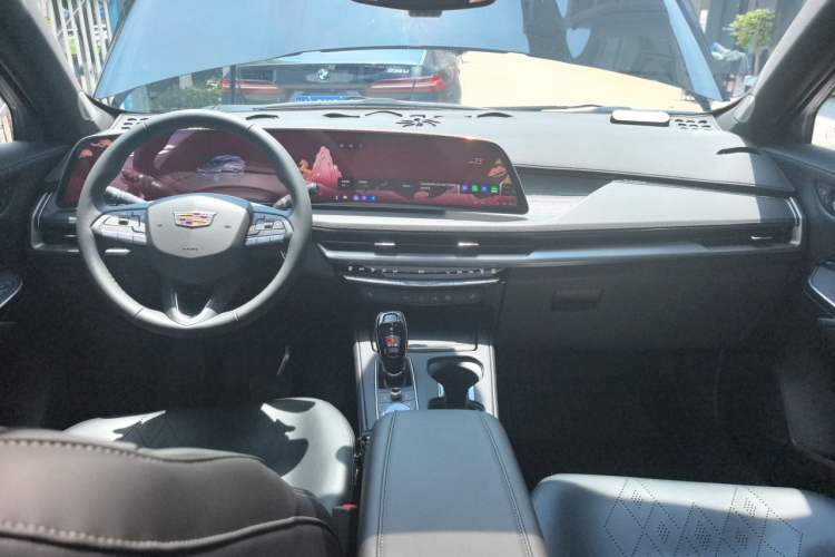 Used Cadillac XT4 2026 Model 28T Luxury Version Center Console