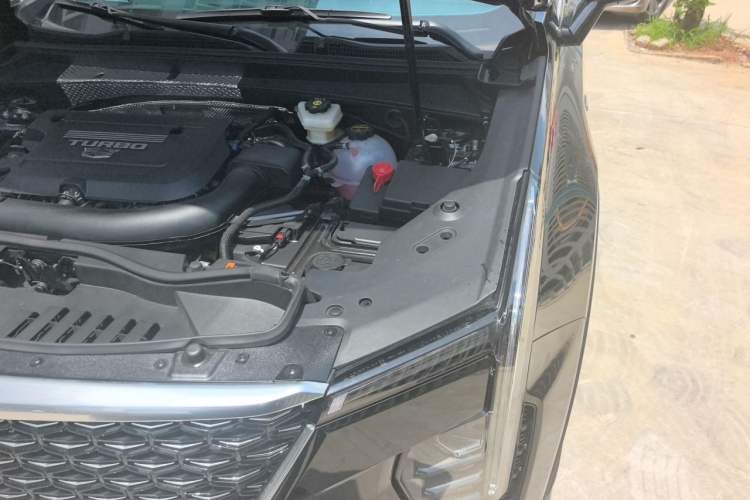 Used Cadillac XT4 2026 Model 28T Luxury Version Engine Bay Left